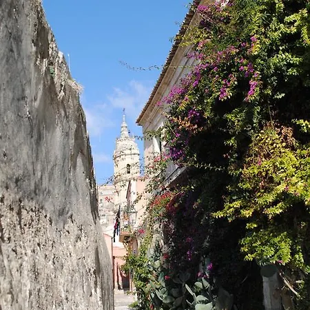 Le Di Giulia Сампиери